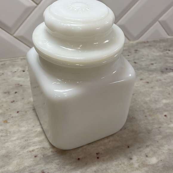 Milk glass container with Grapes vintage - Picture 4 of 7